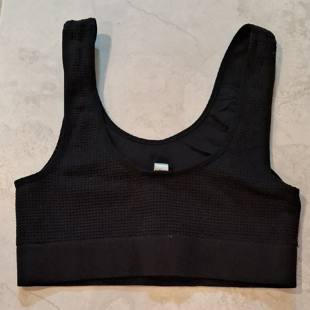 PINK Victoria's Secret Black Textured Sports Bra - Picture 2 of 4